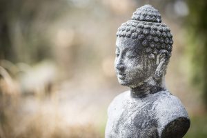 Busto de Budha en piedra